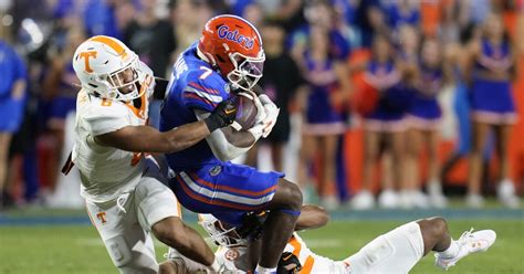Gators upset No. 11 Tennessee 29-16 for 10th straight victory at home in series